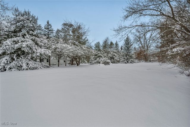 8564 Cedar Road, Chesterland, OH 44026