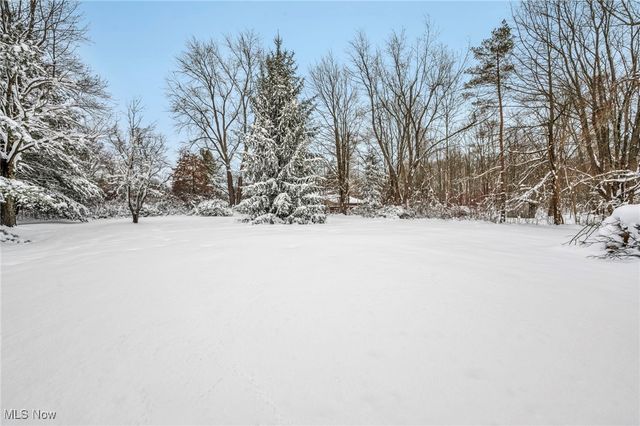 8564 Cedar Road, Chesterland, OH 44026