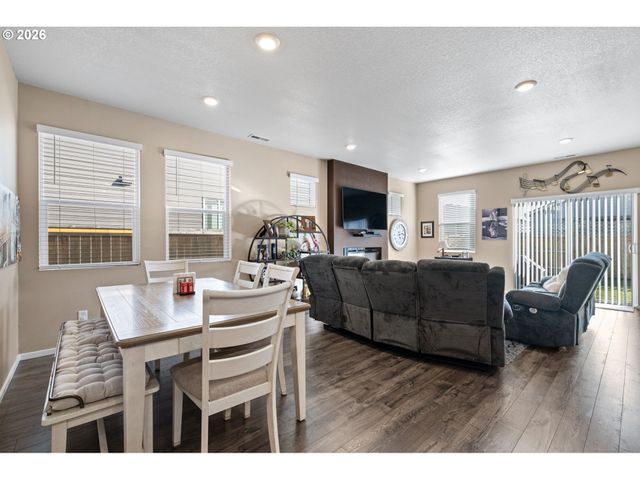 2779 FENYA St, Springfield, OR 97477