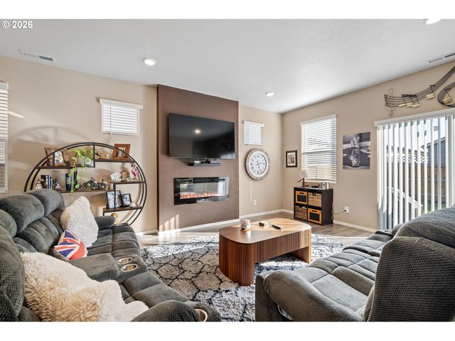 2779 FENYA St, Springfield, OR 97477