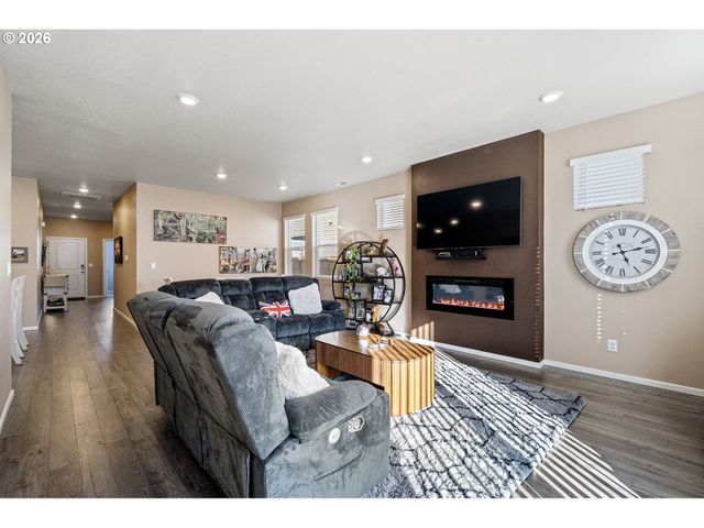 2779 FENYA St, Springfield, OR 97477