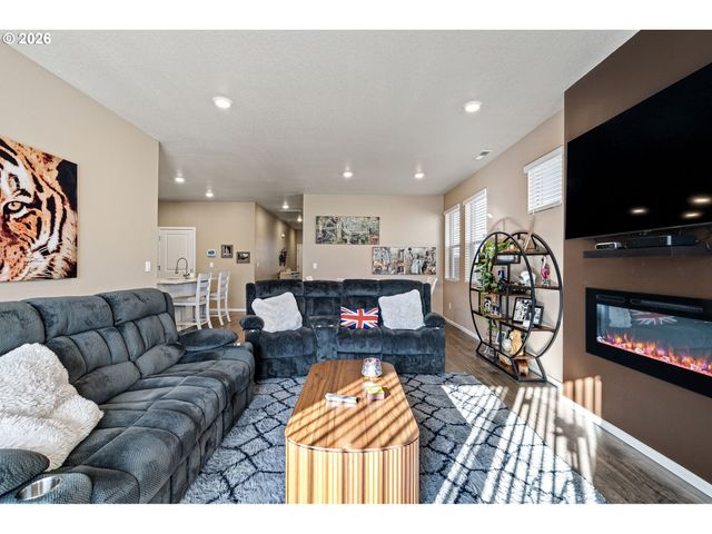 2779 FENYA St, Springfield, OR 97477