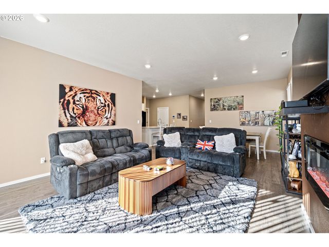 2779 FENYA St, Springfield, OR 97477