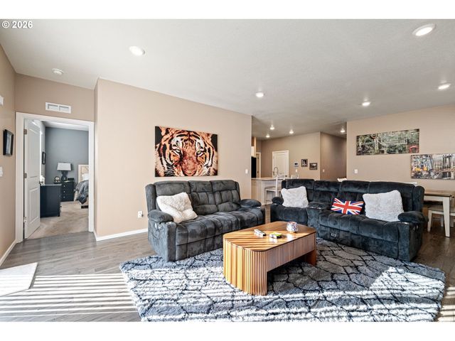 2779 FENYA St, Springfield, OR 97477