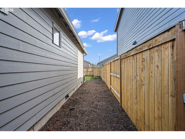 2779 FENYA St, Springfield, OR 97477