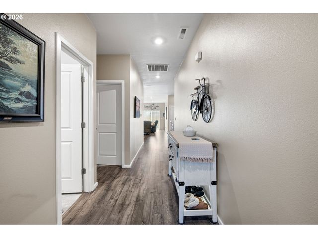 2779 FENYA St, Springfield, OR 97477