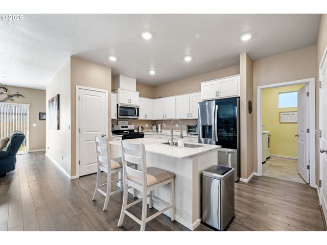 2779 FENYA St, Springfield, OR 97477