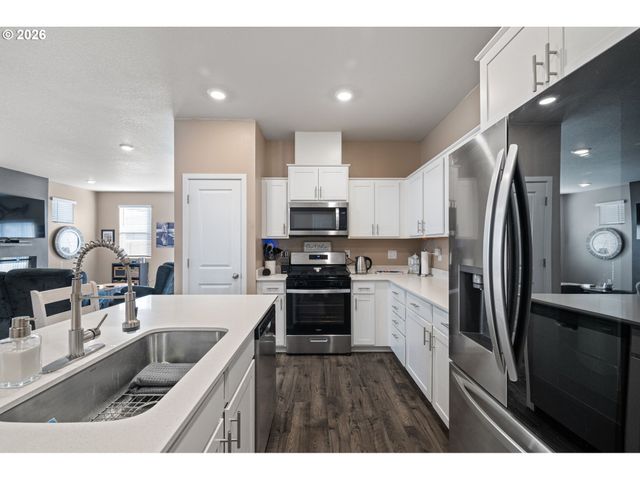 2779 FENYA St, Springfield, OR 97477