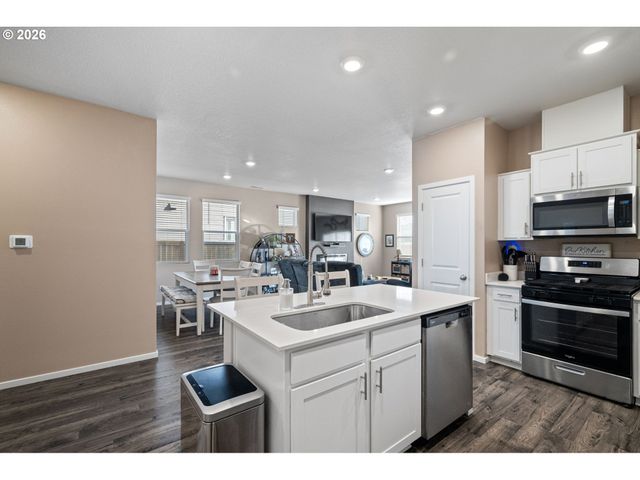 2779 FENYA St, Springfield, OR 97477