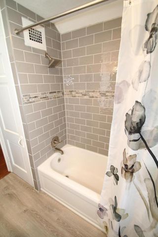5564 Angle LANE, Milwaukee, WI 53219