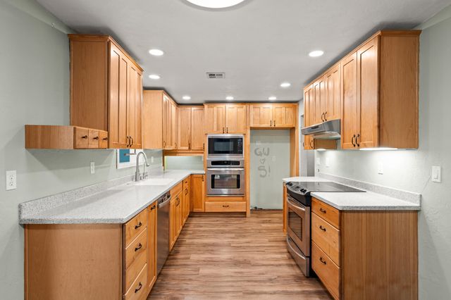 907 Comet Avenue, Central Point, OR 97502