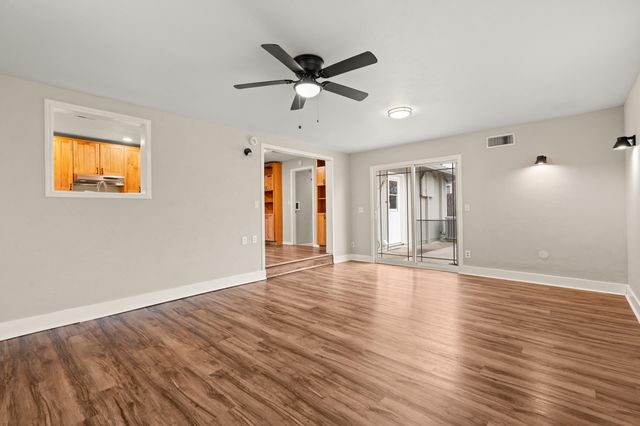 907 Comet Avenue, Central Point, OR 97502