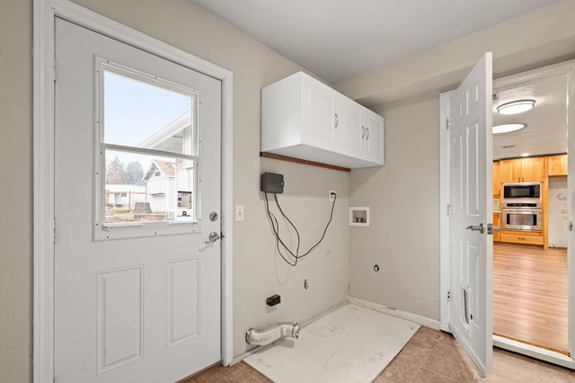 907 Comet Avenue, Central Point, OR 97502