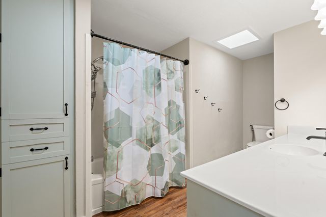 907 Comet Avenue, Central Point, OR 97502