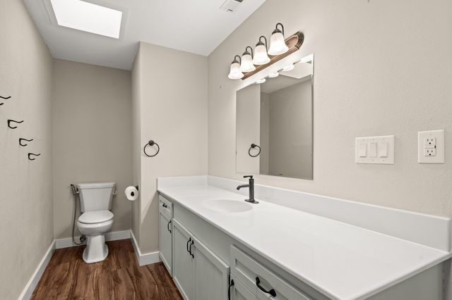 907 Comet Avenue, Central Point, OR 97502