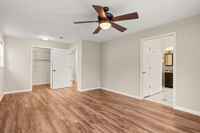 907 Comet Avenue, Central Point, OR 97502