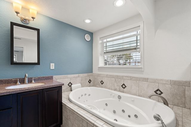 907 Comet Avenue, Central Point, OR 97502