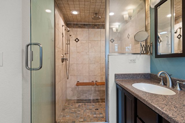 907 Comet Avenue, Central Point, OR 97502