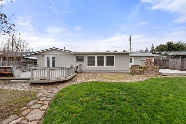 907 Comet Avenue, Central Point, OR 97502