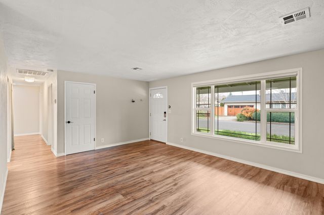 907 Comet Avenue, Central Point, OR 97502