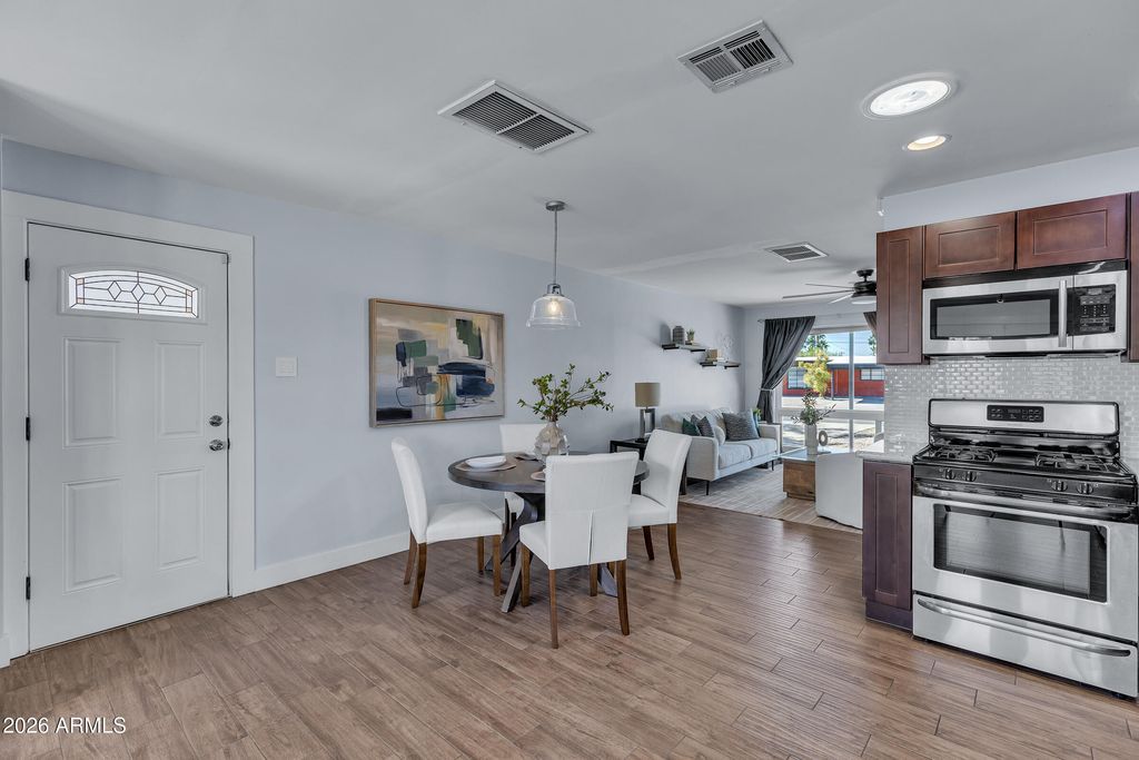 Image 8 of property listing at 2823 N 71ST Place, Scottsdale, AZ 85257