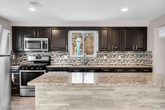 237 Marlborough Drive, Bloomfield Hills, MI 48302