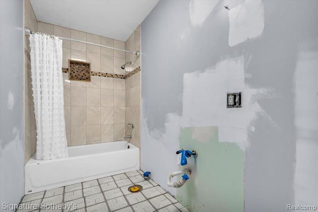 237 Marlborough Drive, Bloomfield Hills, MI 48302