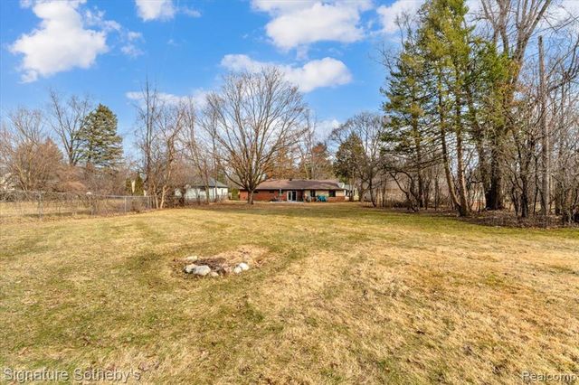 237 Marlborough Drive, Bloomfield Hills, MI 48302