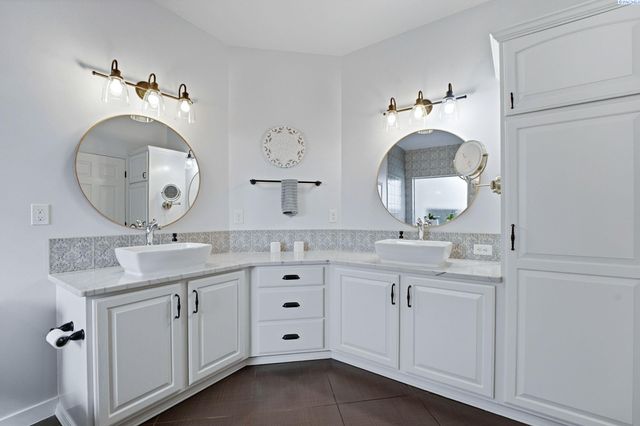 8603 Whipple Ave, Pasco, WA 99301