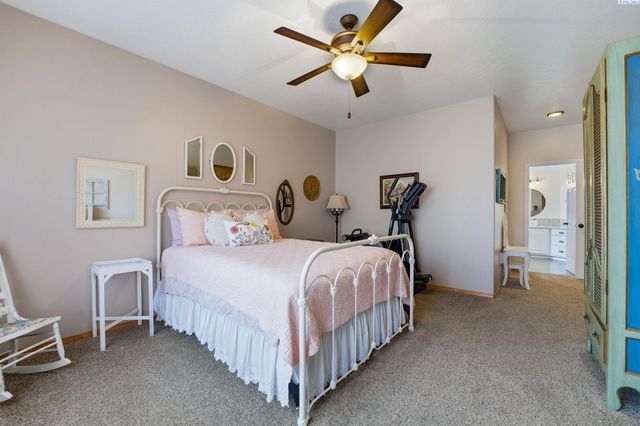 8603 Whipple Ave, Pasco, WA 99301