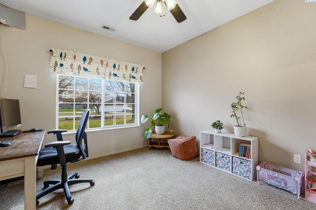 8603 Whipple Ave, Pasco, WA 99301