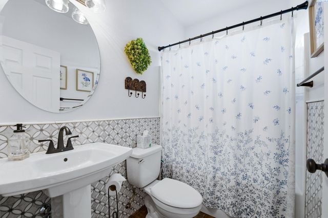 8603 Whipple Ave, Pasco, WA 99301