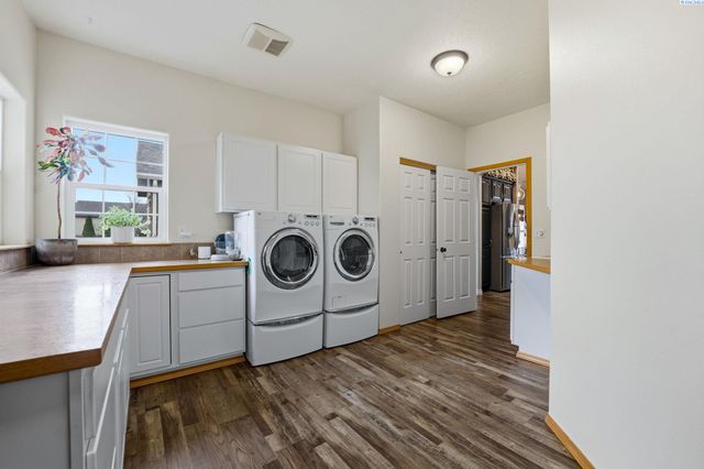 8603 Whipple Ave, Pasco, WA 99301