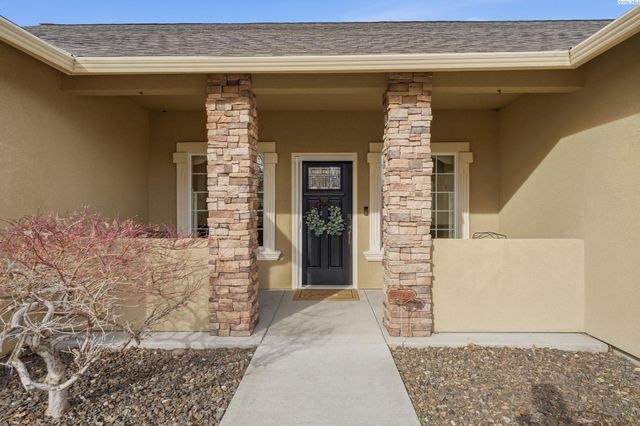 8603 Whipple Ave, Pasco, WA 99301