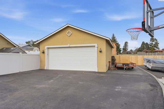 8603 Whipple Ave, Pasco, WA 99301