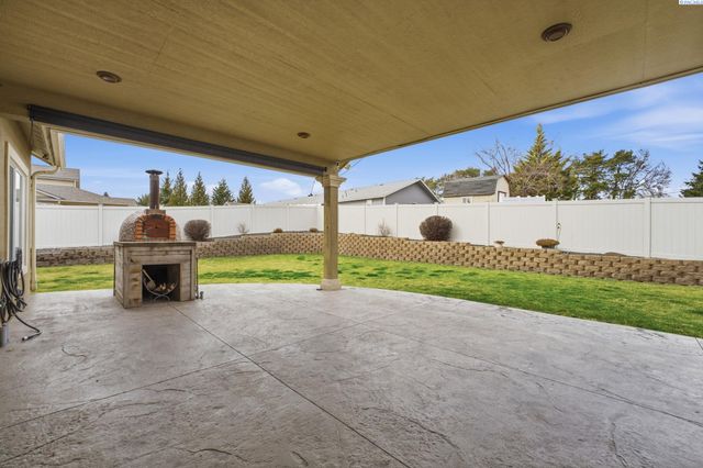 8603 Whipple Ave, Pasco, WA 99301