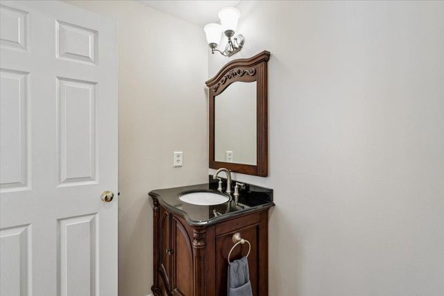 12 Butterfield Lane, Bedford, NH 03110