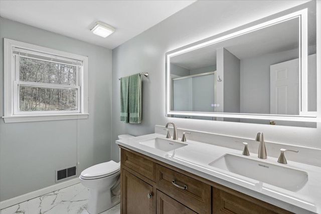 12 Butterfield Lane, Bedford, NH 03110