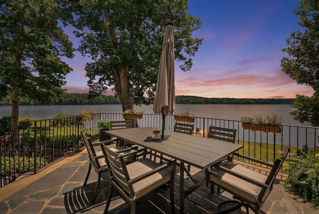 102 Pebblestump Point, Peachtree City, GA 30269