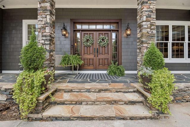 102 Pebblestump Point, Peachtree City, GA 30269