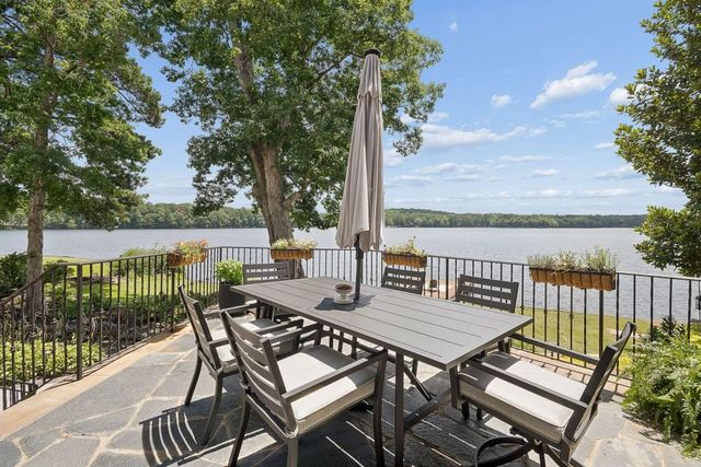 102 Pebblestump Point, Peachtree City, GA 30269