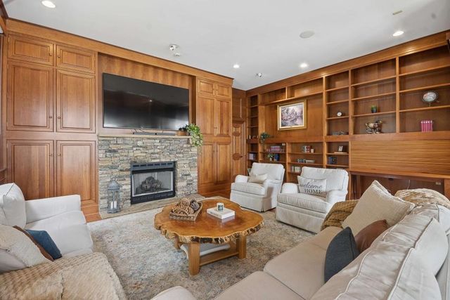 102 Pebblestump Point, Peachtree City, GA 30269