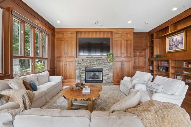 102 Pebblestump Point, Peachtree City, GA 30269