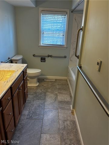 118 Hillcrest Dr, Marietta, OH 45750