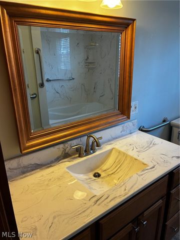 118 Hillcrest Dr, Marietta, OH 45750