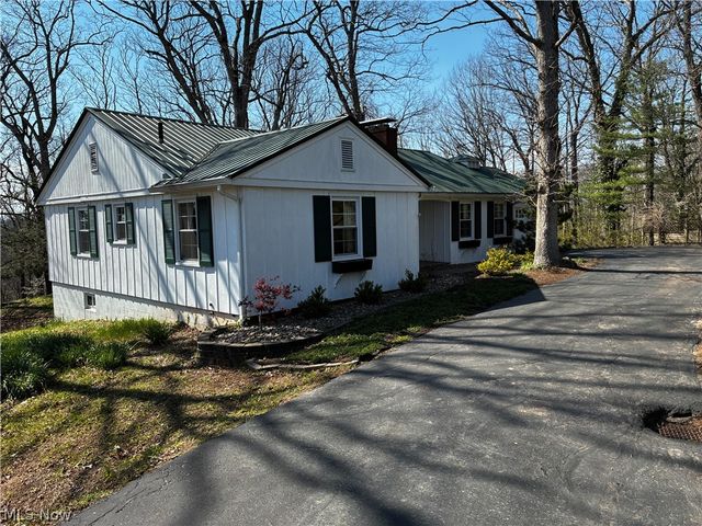118 Hillcrest Dr, Marietta, OH 45750