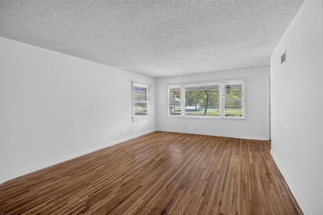 211 N Brookside Pkwy, Wichita, KS 67208