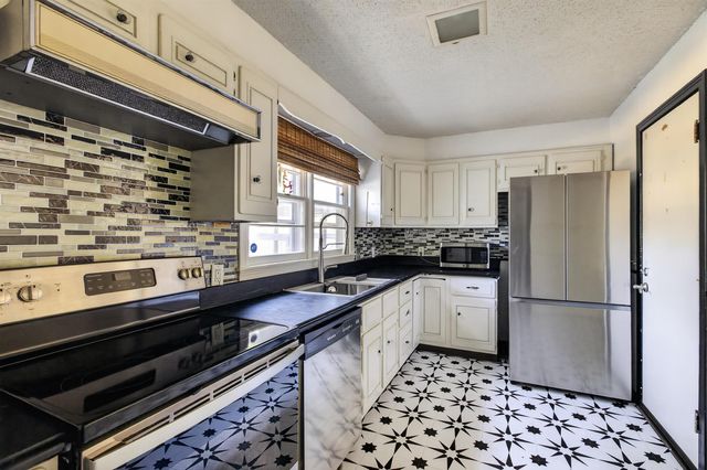 211 N Brookside Pkwy, Wichita, KS 67208