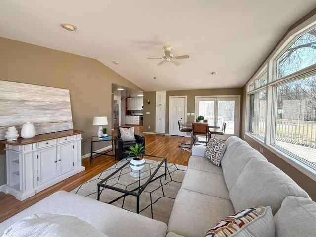 2211 Lenwood Drive SW, Rochester, MN 55902