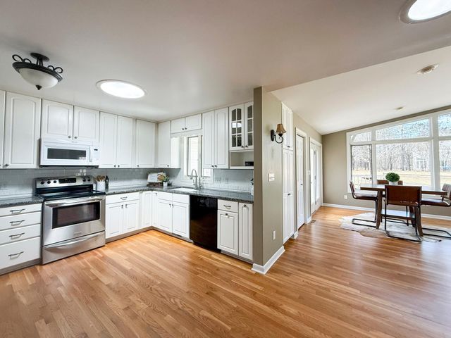 2211 Lenwood Drive SW, Rochester, MN 55902